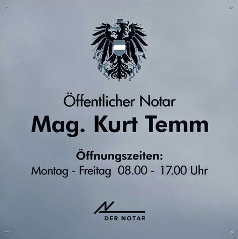 Schild von Notar Mag. Kurt Temm in Pöllau
